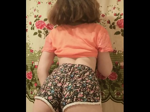 ❤️ Leanabh òg sexy a ’toirt dheth na shorts aice air a’ chamara Pornografach  leinn gd.hentai-id-tv.ru ❤