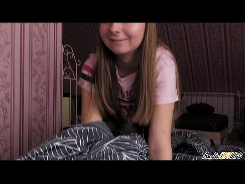 ❤️ Bidh Blondie a’ tarraing a BFF gu domhainn agus a’ faighinn cum na beul Pornografach  leinn gd.hentai-id-tv.ru ❤